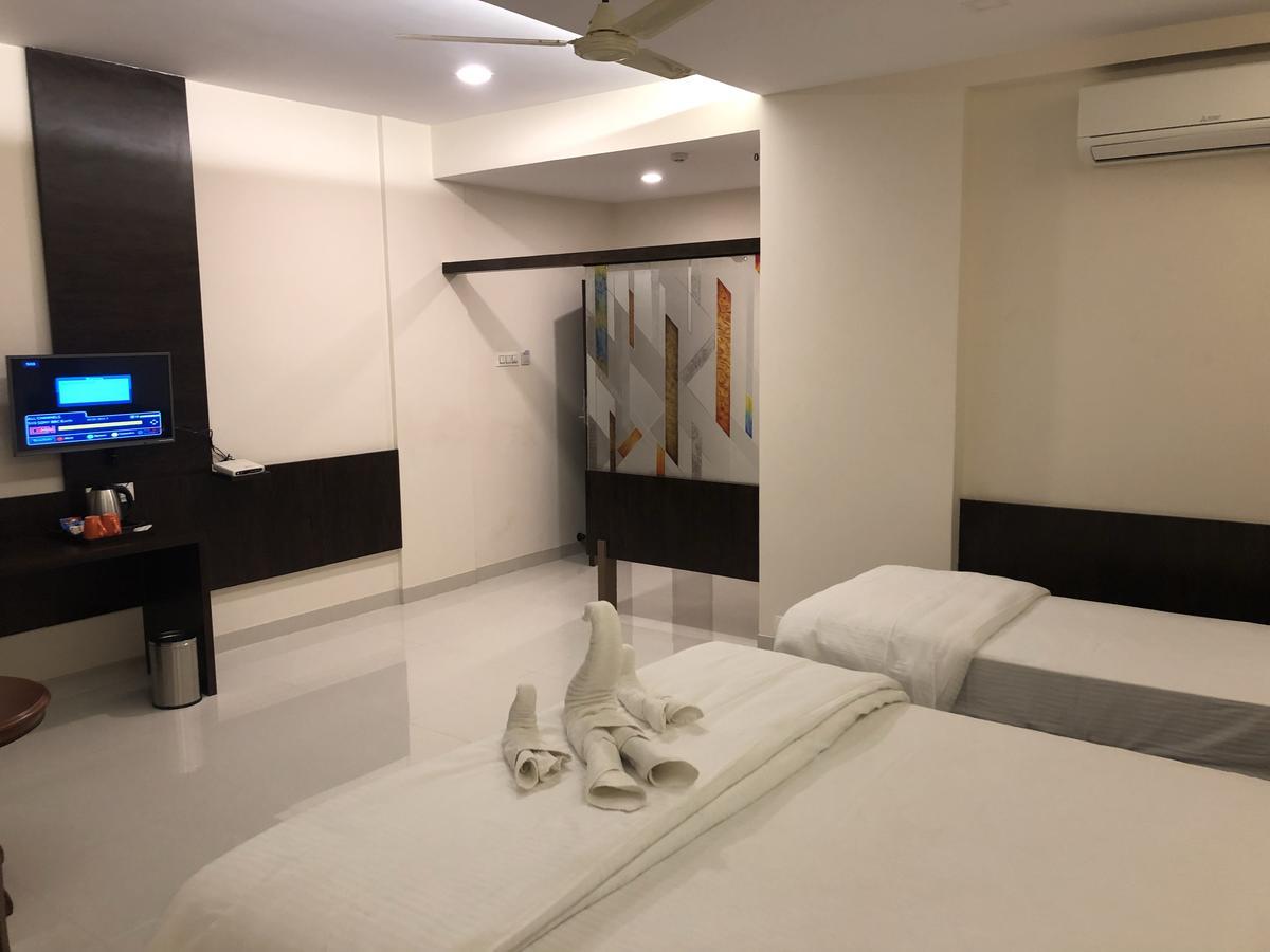 Kyriad Hotel Vijayapura By Othpl Bijāpur エクステリア 写真