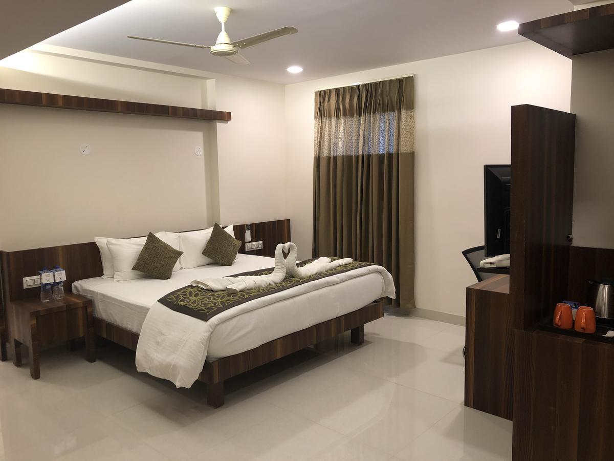 Kyriad Hotel Vijayapura By Othpl Bijāpur エクステリア 写真