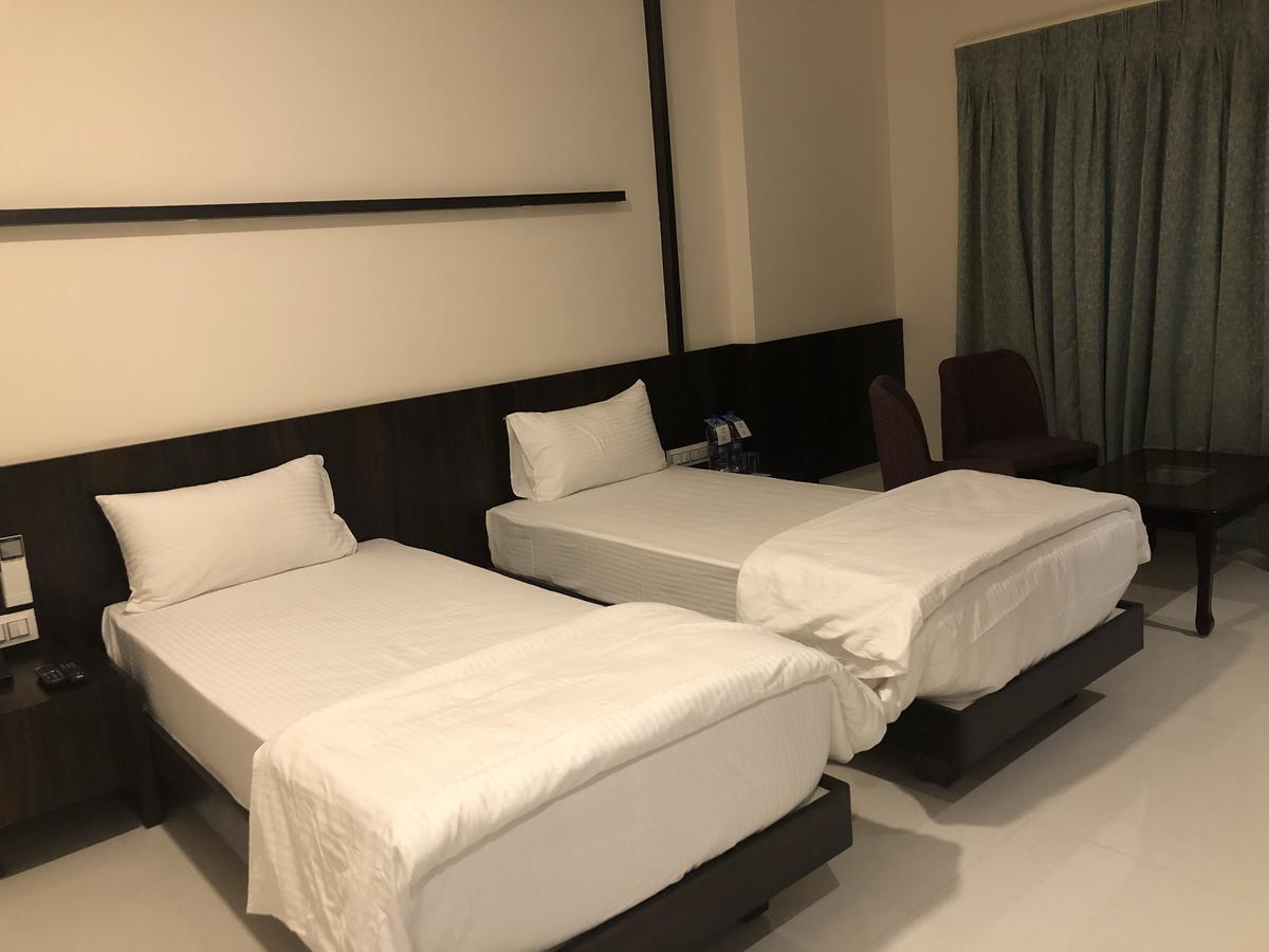 Kyriad Hotel Vijayapura By Othpl Bijāpur エクステリア 写真