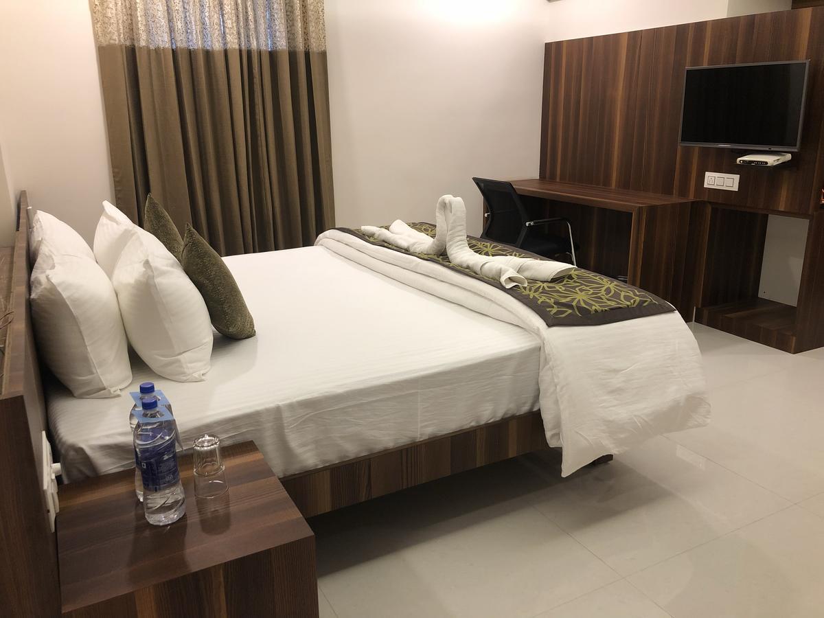 Kyriad Hotel Vijayapura By Othpl Bijāpur エクステリア 写真