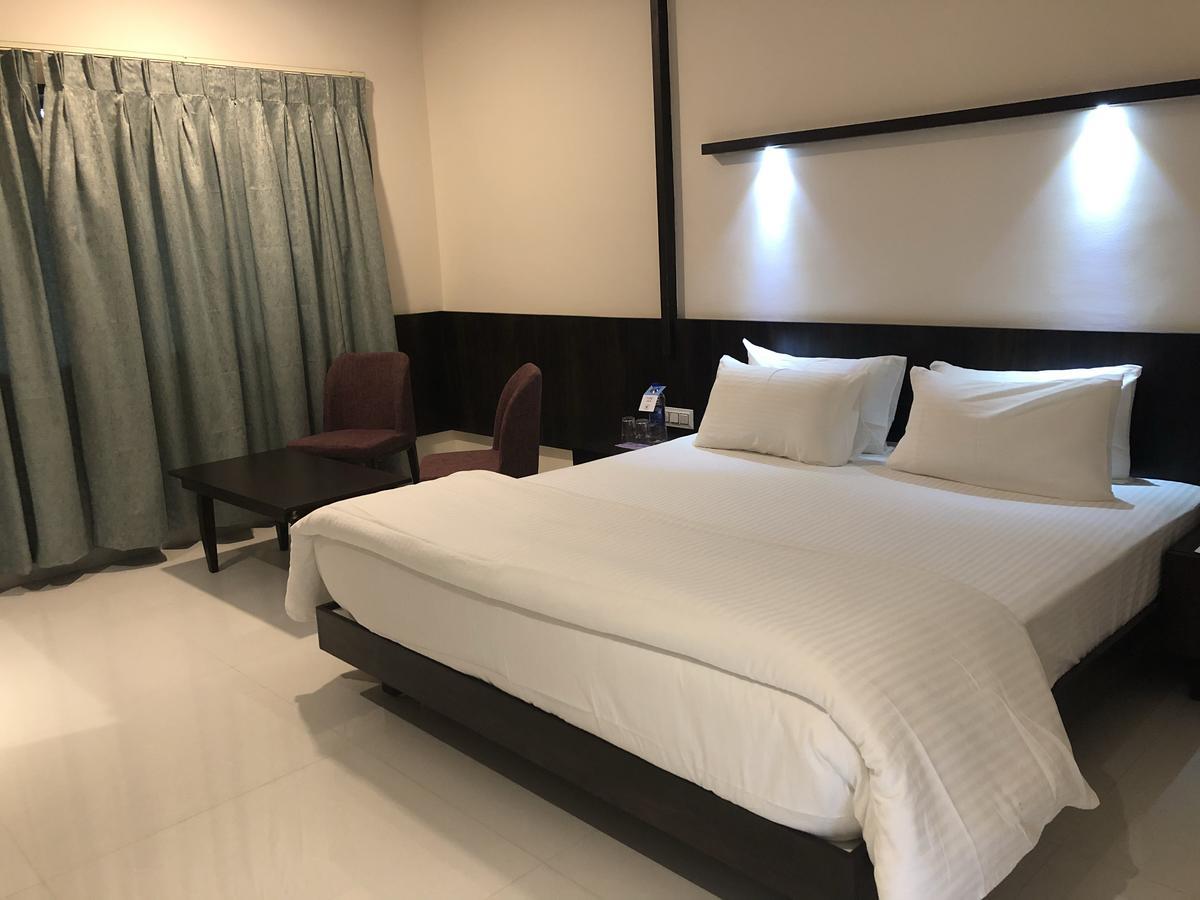 Kyriad Hotel Vijayapura By Othpl Bijāpur エクステリア 写真