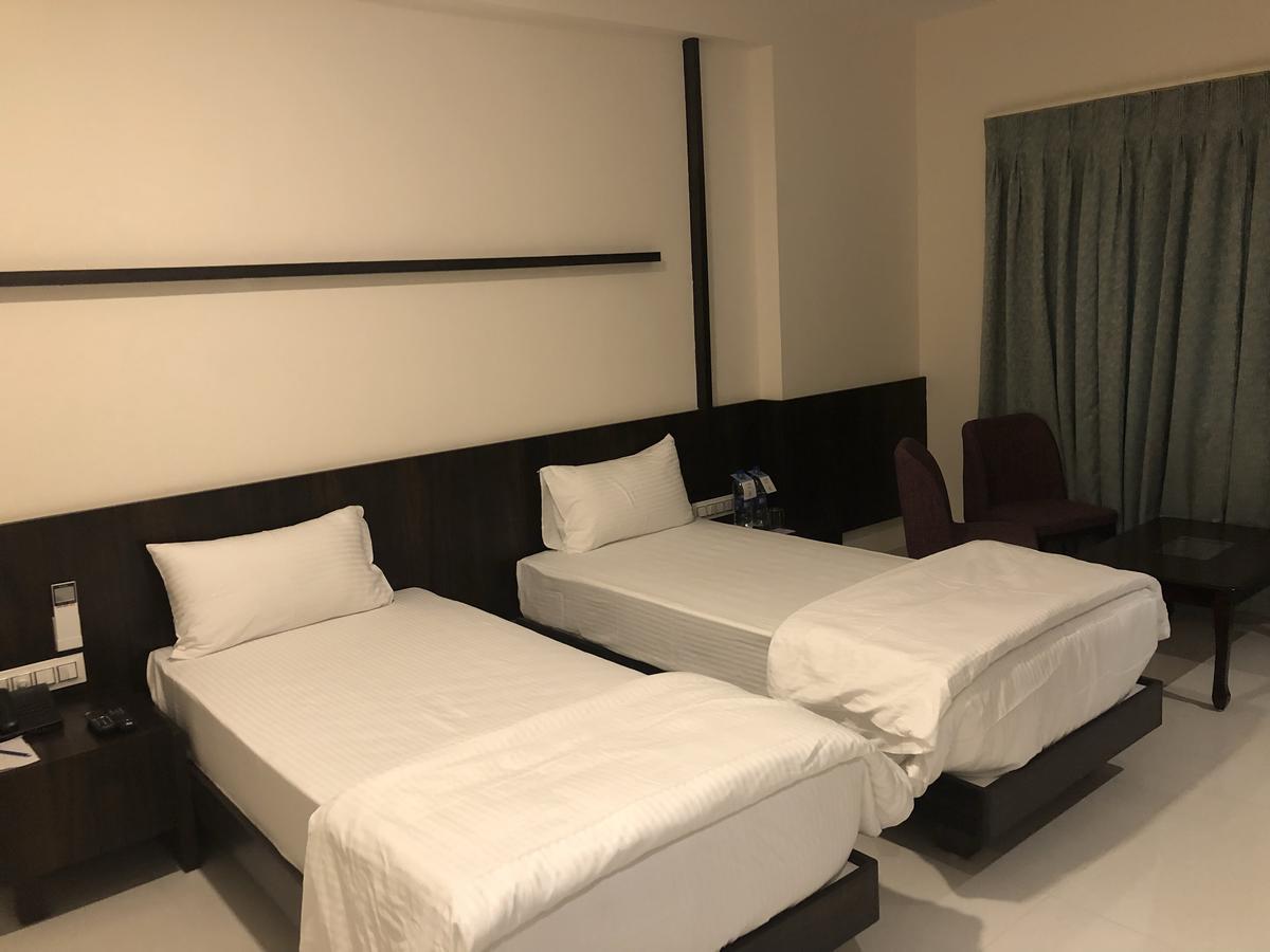 Kyriad Hotel Vijayapura By Othpl Bijāpur エクステリア 写真