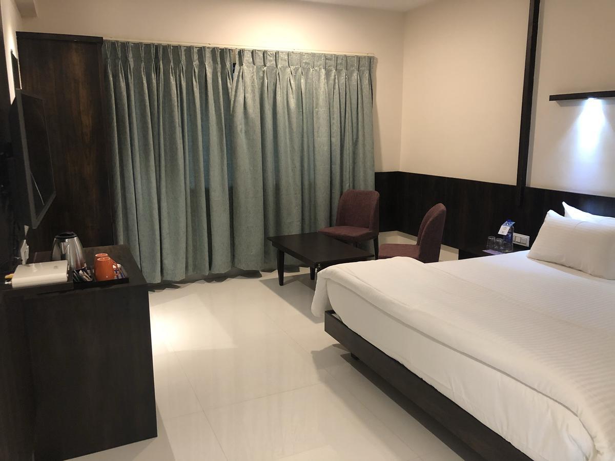 Kyriad Hotel Vijayapura By Othpl Bijāpur エクステリア 写真