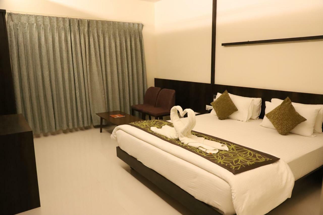 Kyriad Hotel Vijayapura By Othpl Bijāpur エクステリア 写真