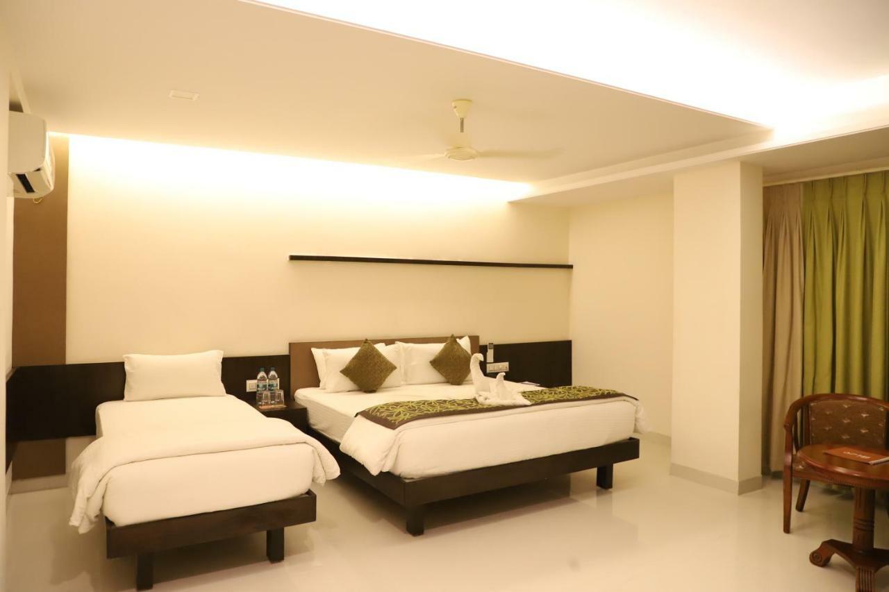 Kyriad Hotel Vijayapura By Othpl Bijāpur エクステリア 写真
