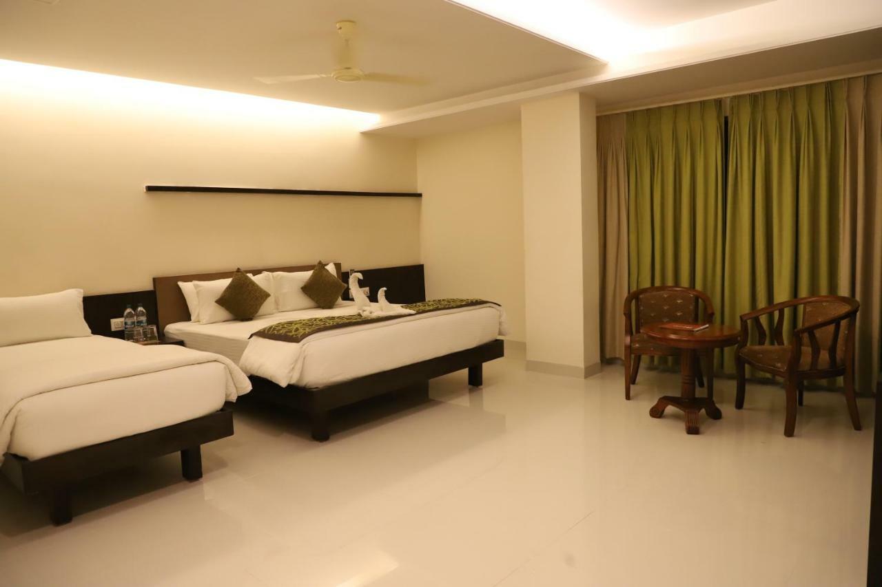Kyriad Hotel Vijayapura By Othpl Bijāpur エクステリア 写真