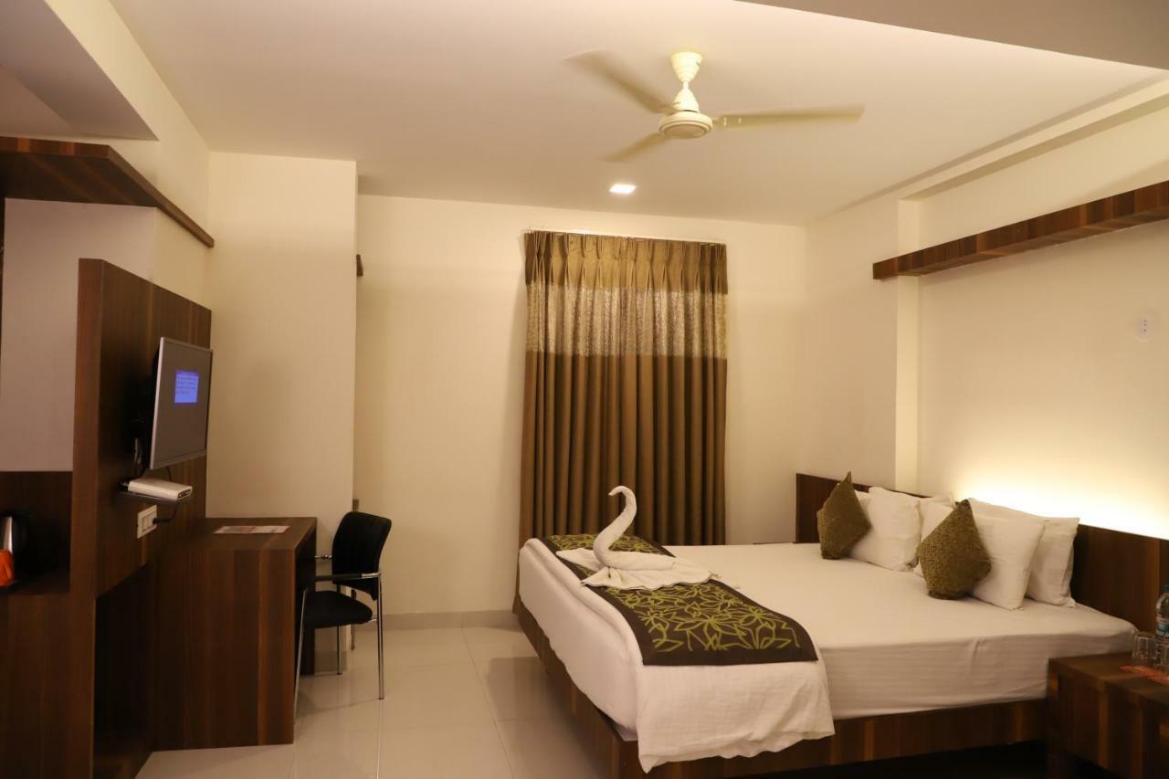 Kyriad Hotel Vijayapura By Othpl Bijāpur エクステリア 写真